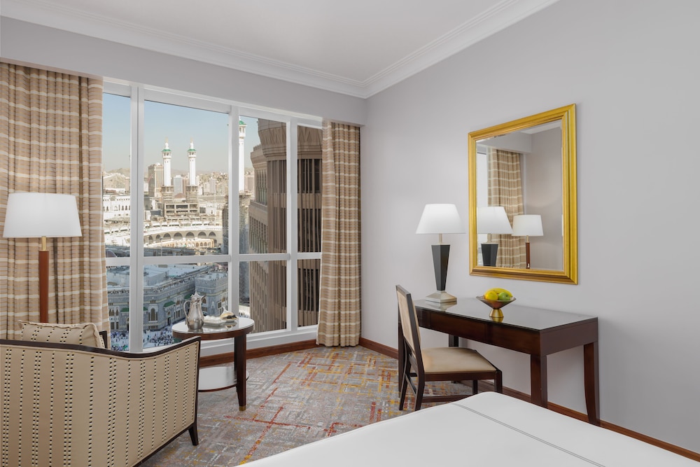 Premier Twin Room, 2 Twin Beds (Kaaba View) thumbnail 6