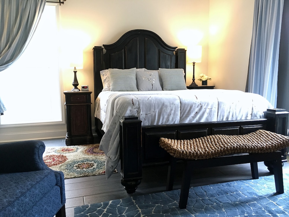 Azalea Rm, 1 Queen Bed, ADA, Priv Bath photo 3