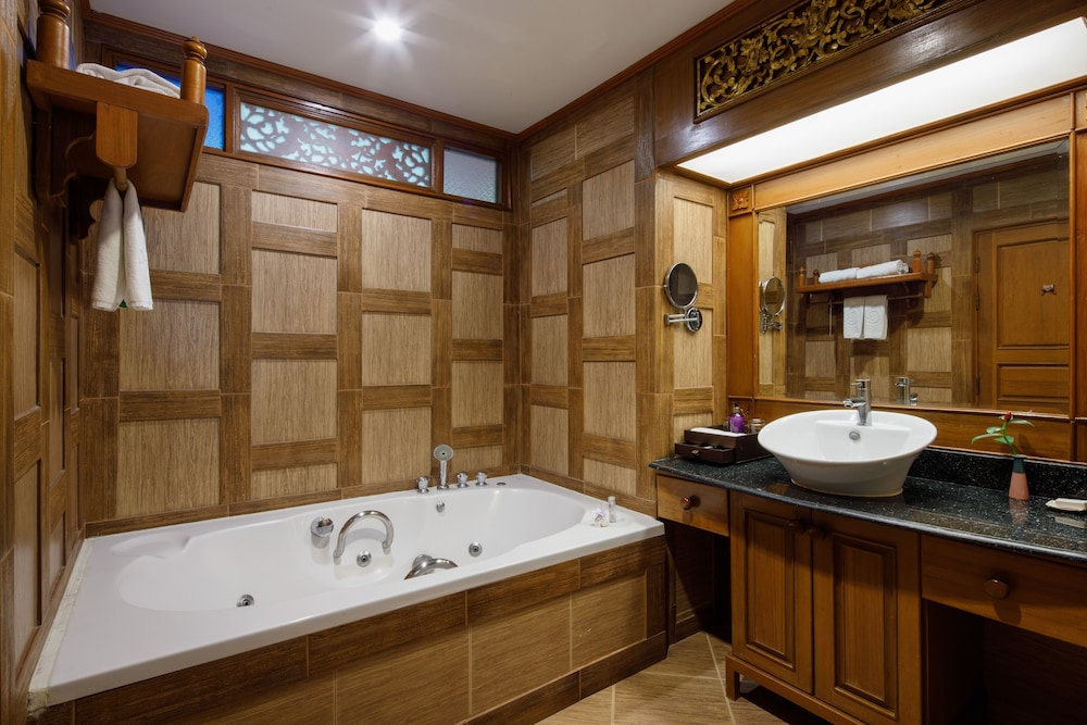 Deluxe Room, 1 King Bed, Pool Access (Lanna) - Photo 25