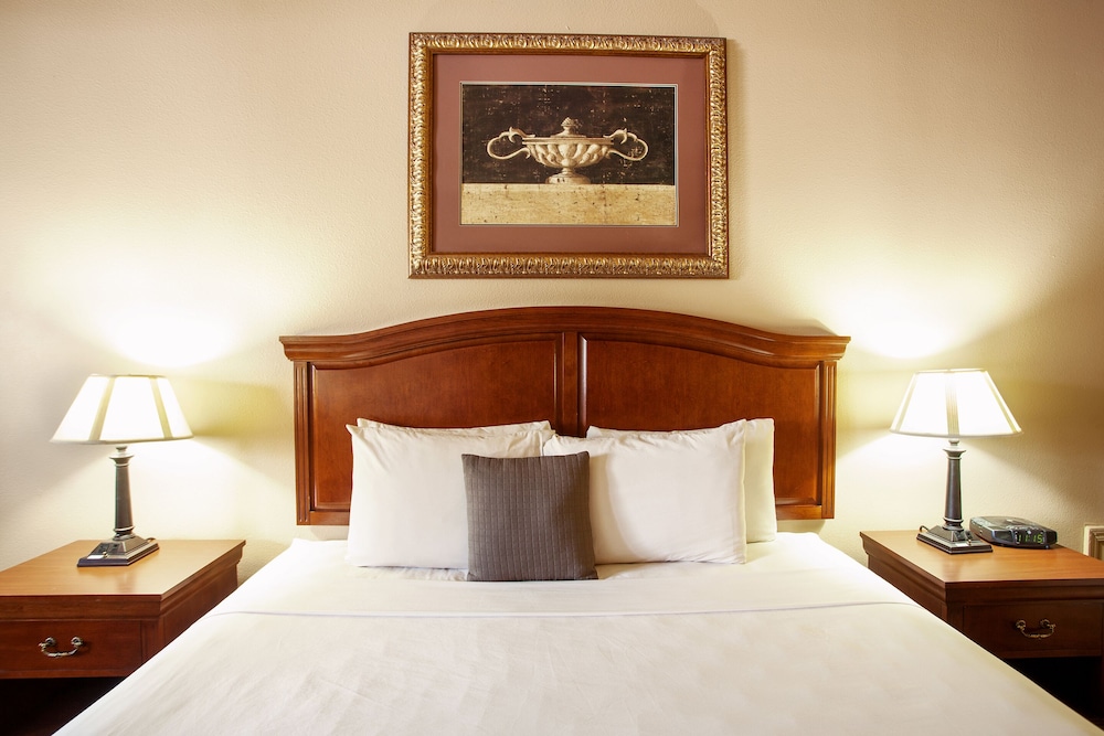 Room, 1 King Bed, City View - Photo 2