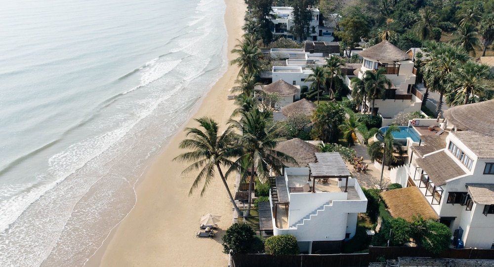 2BR Chaba Beachfront Villa - Photo 9