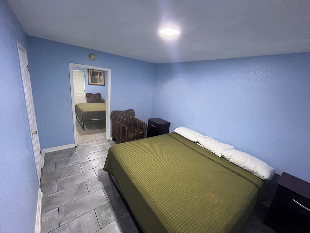 Premium Twin Room photo 2