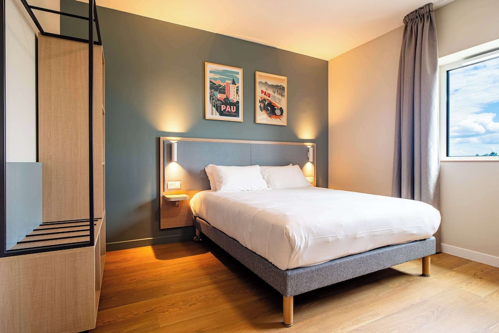 Standard Room, 1 Queen Bed - Photo 3