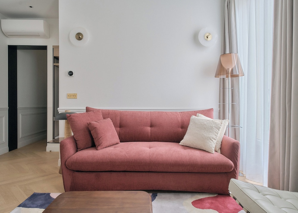 Deluxe One-Bedroom Apartment with Balcony and City View 203