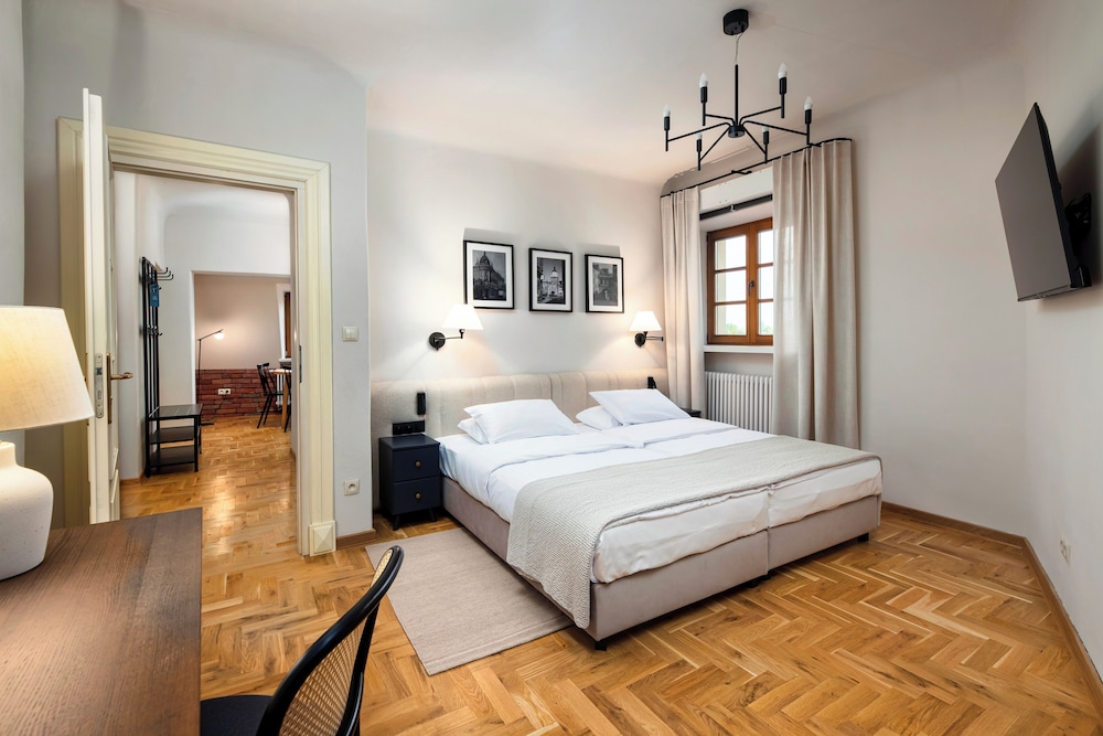 Comfort Suite, City View