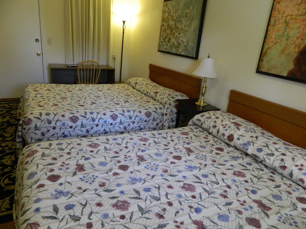 Room, 1 Queen & 1 Double Bed