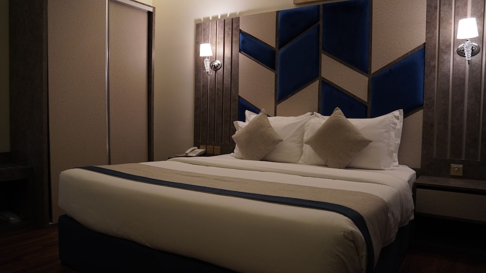 Superior Suite - Photo 2