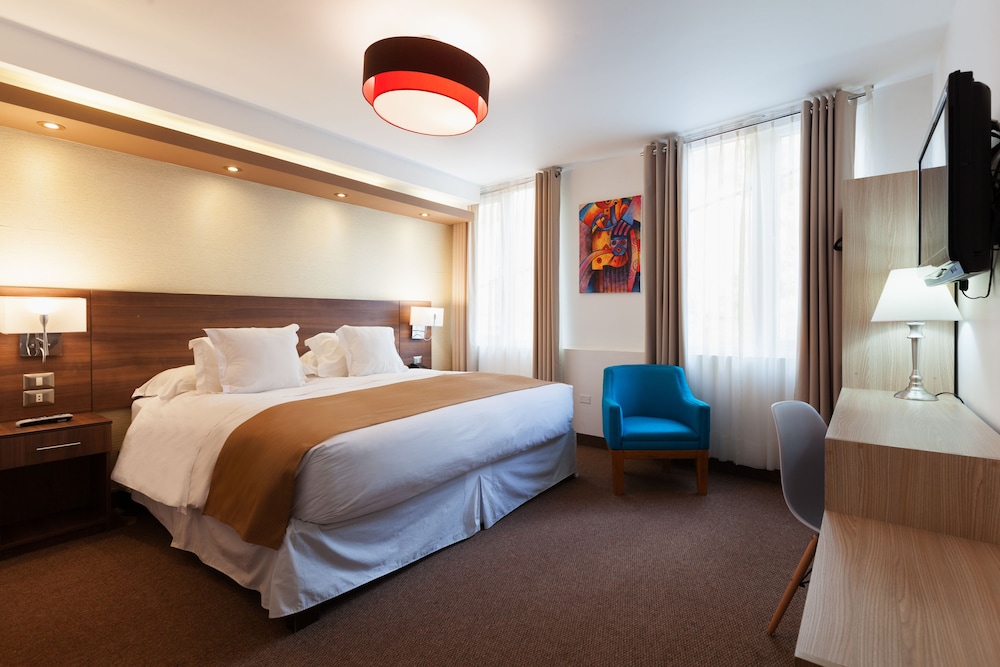 Junior Suite, 1 Queen Bed, Tower photo 3