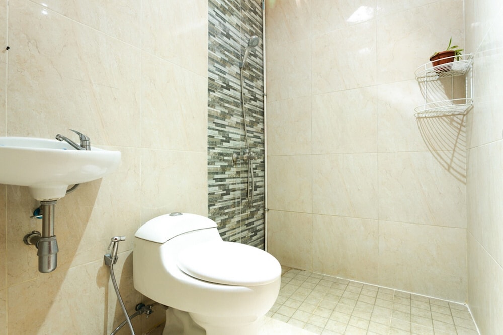 Double Room (RedDoorz) - Photo 10