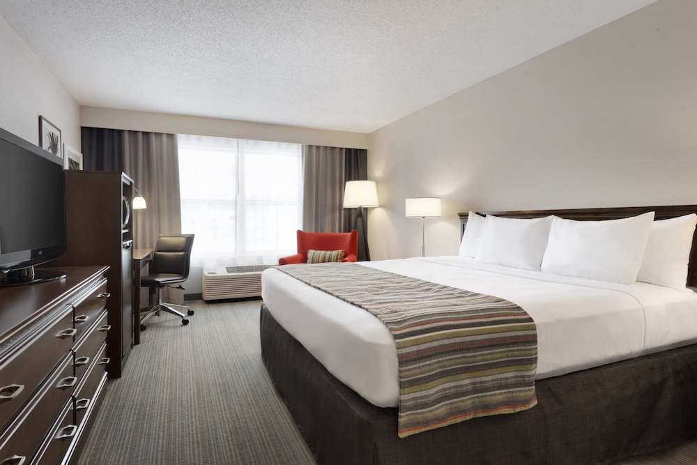 Suite, 1 King Bed, Accessible, Jetted Tub - Photo 3