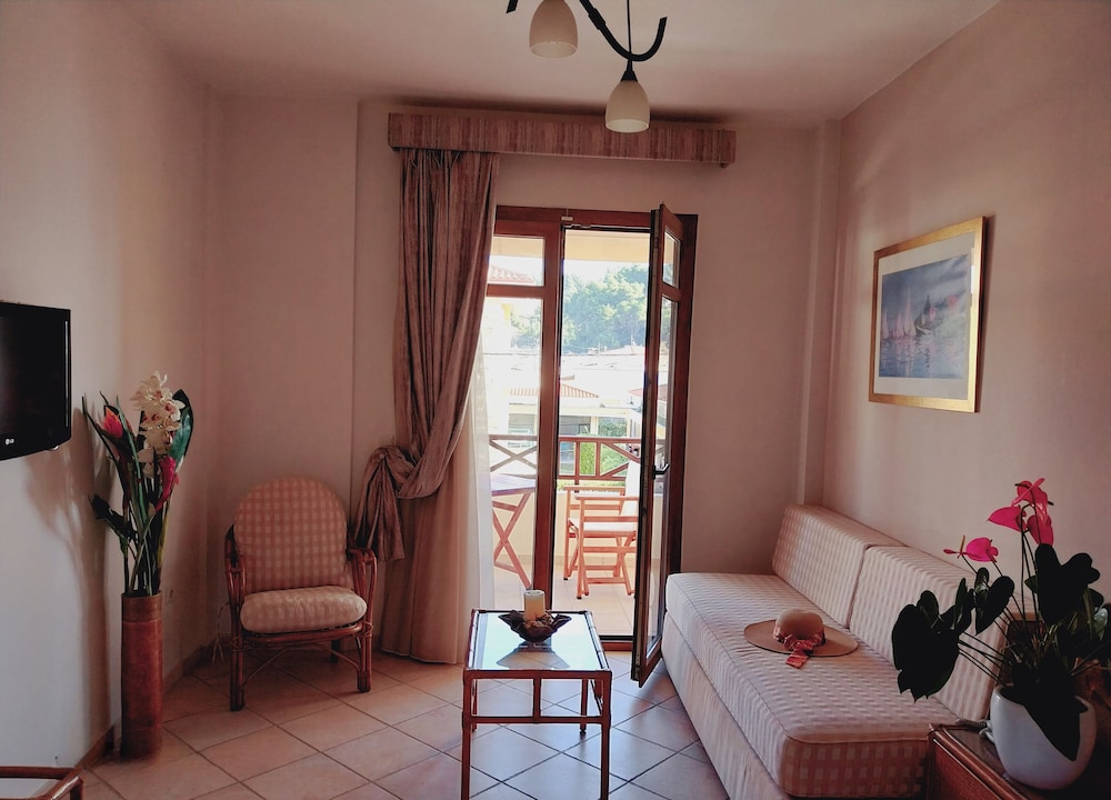Double Or Twin Room, Balcony, Partial Sea View photo 3