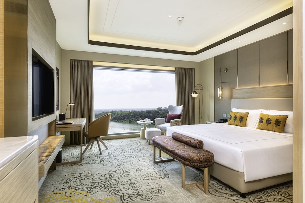 Deluxe Room, 1 King Bed, Lake View - Photo 1