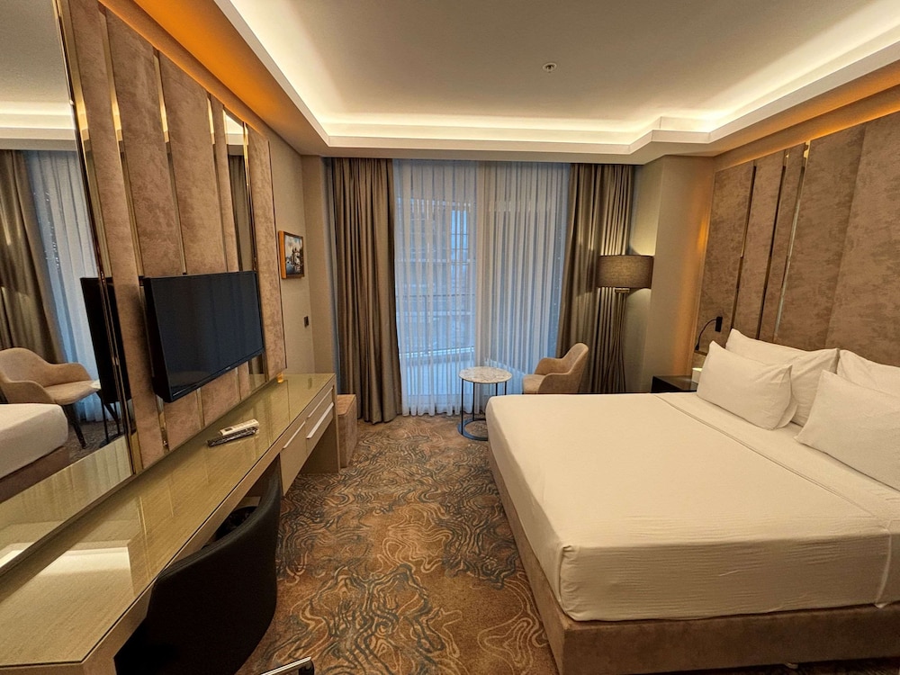 Superior Room, 1 Double Bed, Non Smoking, Balcony (View)