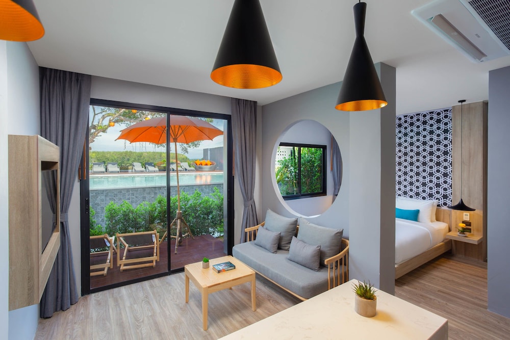Deluxe Double Room, Pool View