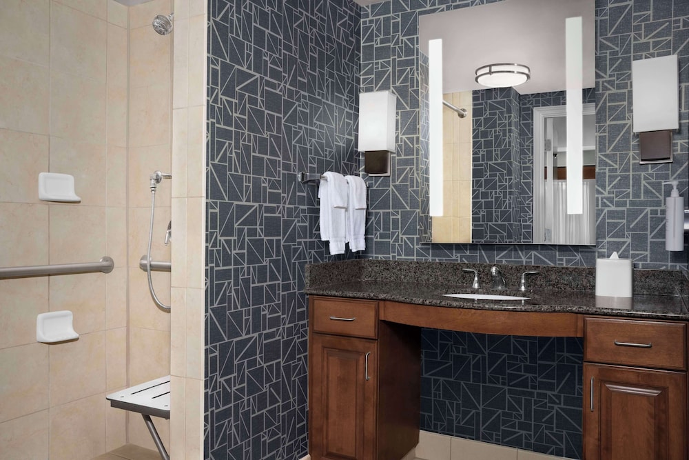 Suite, 2 Queen Beds, Accessible, Non Smoking (Mobility & Hearing, Roll-in Shower) - Photo 5