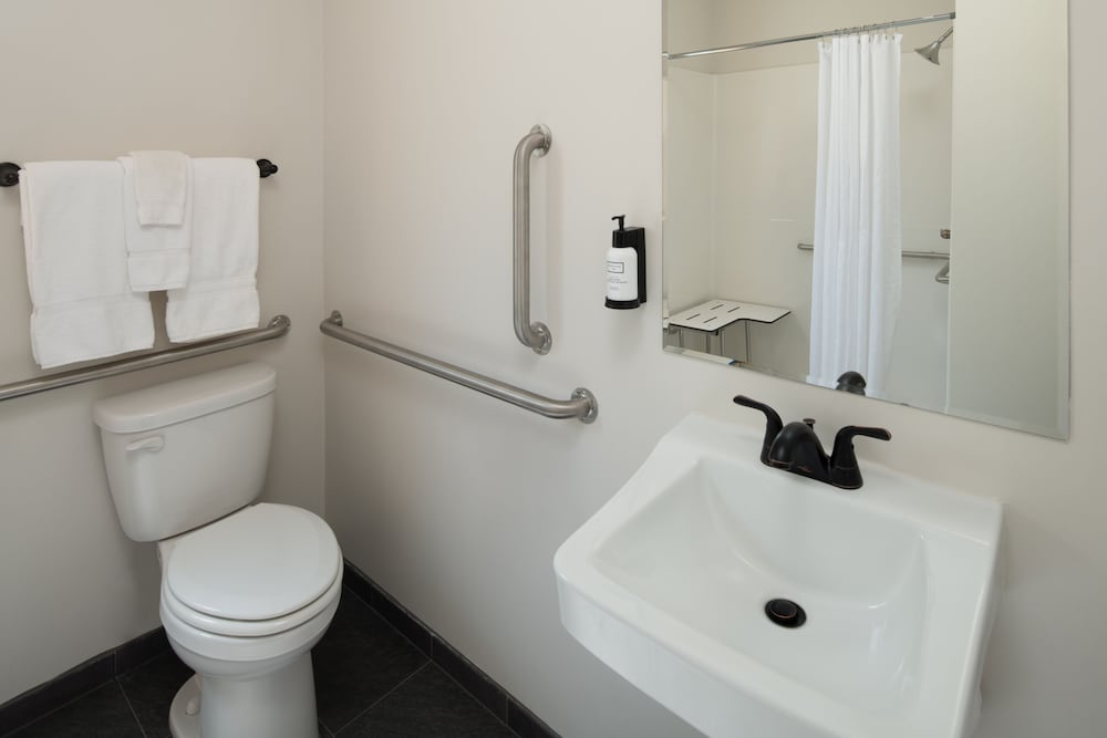 Deluxe Cabin, 1 King Bed, Accessible, River View (Cabin-One Bedroom ADA) photo 2