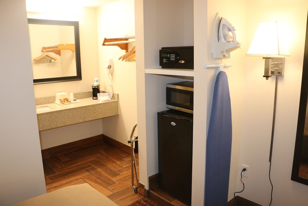 Standard Double Room, 2 Queen Beds photo 3