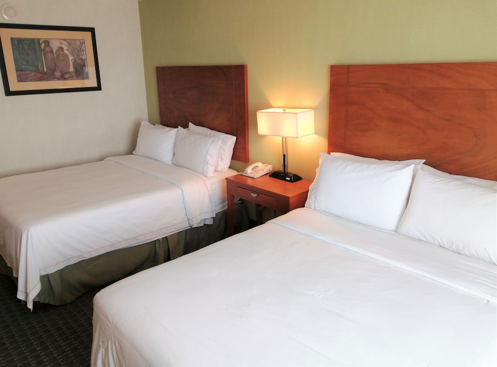 Standard Room, 2 Queen Beds - Photo 1