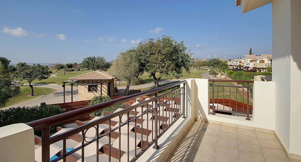 Villa photo 2