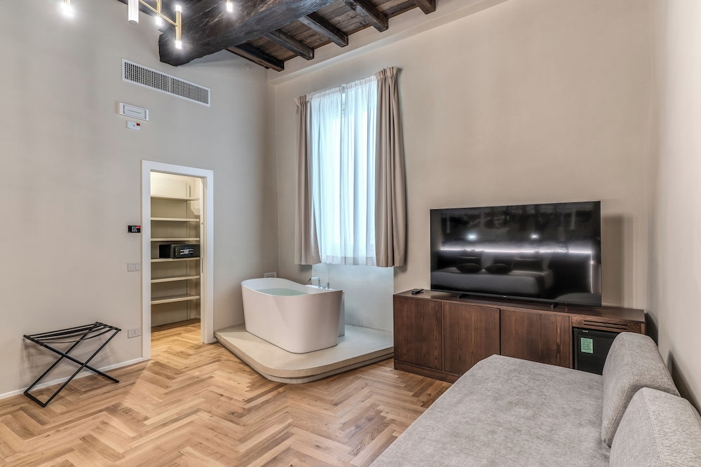 Triple room with bathtub on the third floor in the separate building photo 3