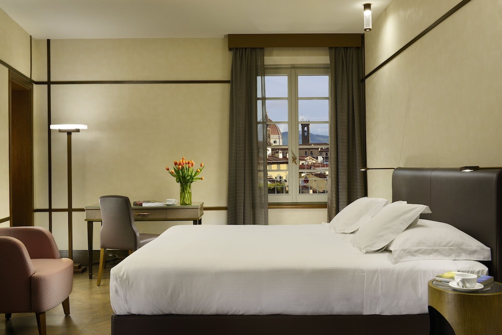 Deluxe Double or Twin Room (Premium Signoria View)