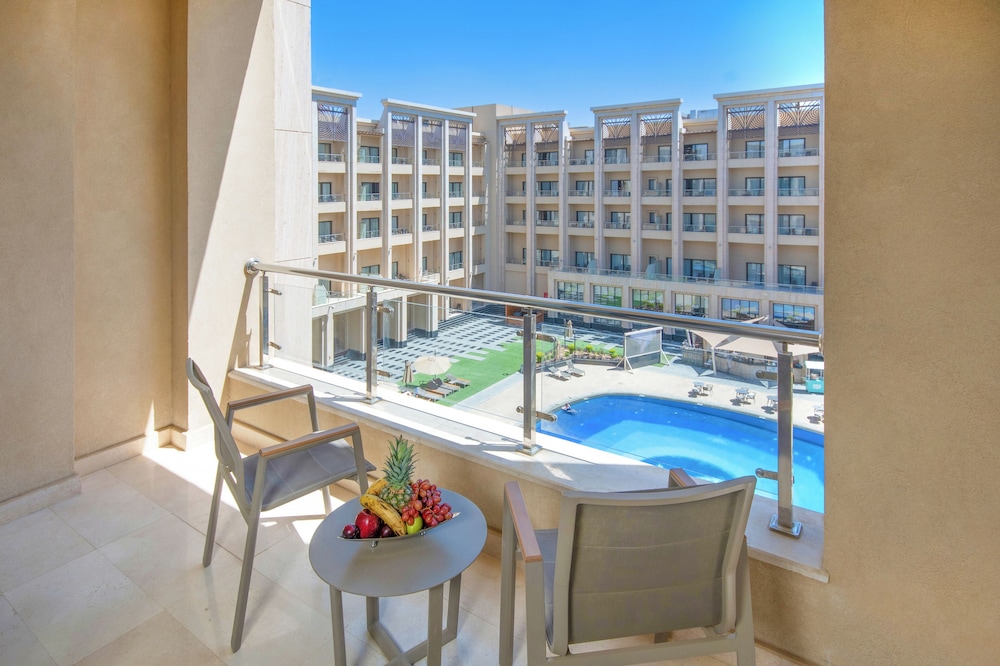 Grand Twin Room, Pool View (Deluxe) - Photo 5