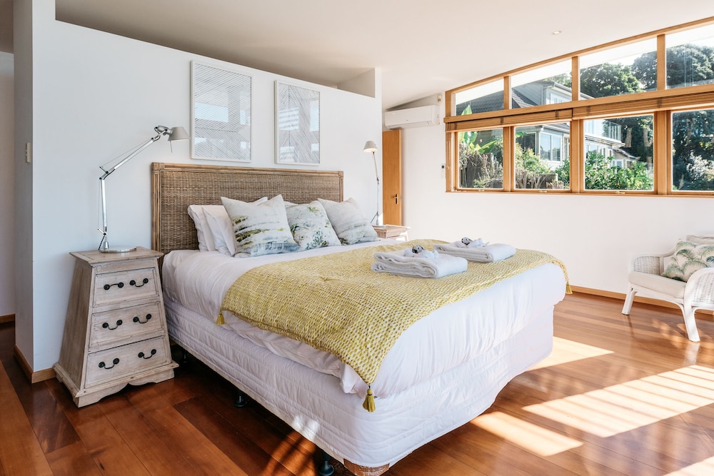 House, 3 Bedrooms, 2 Bathrooms, Ocean View photo 2