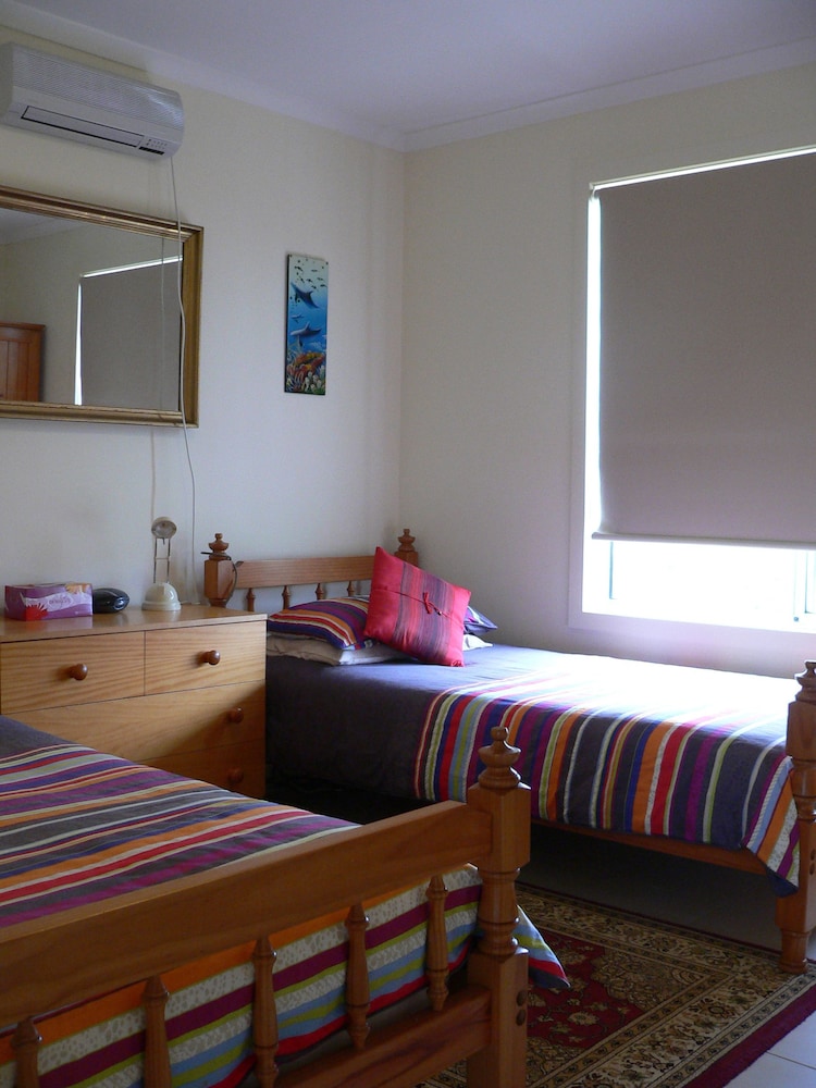 Family House, 4 Bedrooms, Beachside photo 3