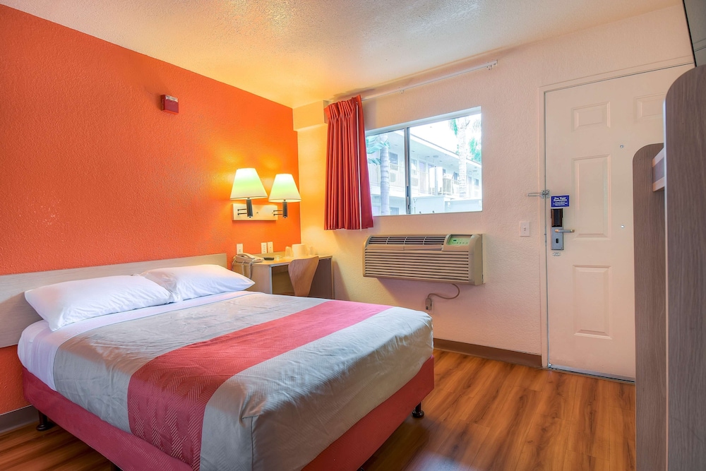 Motel 6 Chino, CA - Los Angeles Ontario