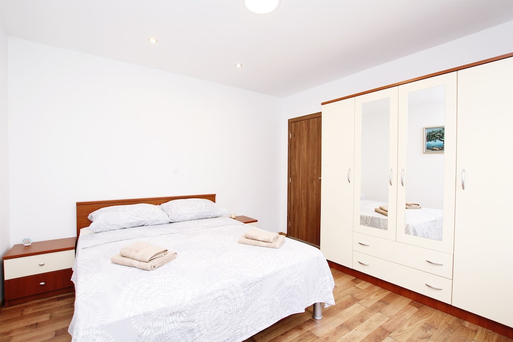 Apartment (A1)