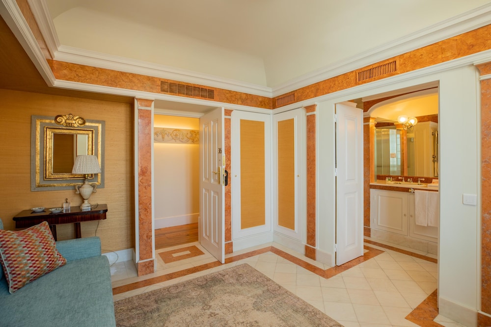 Superior Suite, Ocean View thumbnail 6