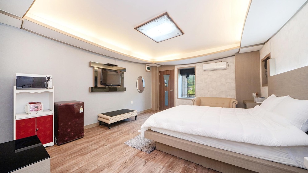 Basic Room, 1 Bedroom (pensyeonhyeonggeullaemping4(bed)) - Photo 3