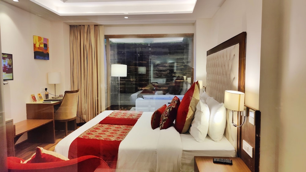 Premium Lounge photo 3