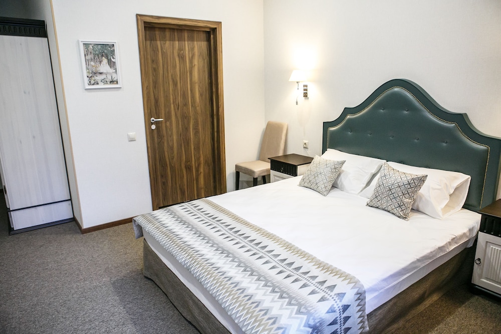 Deluxe Double Room (With Bath) photo 3