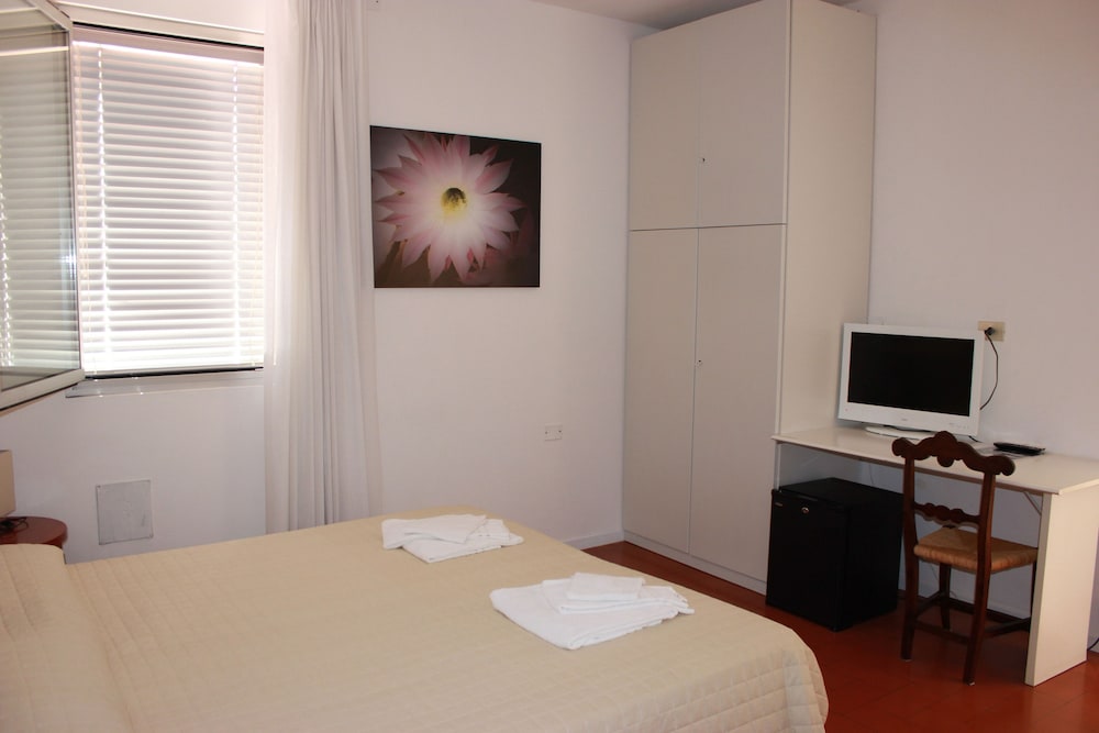 Classic Double Room Single Use, Garden View photo 3