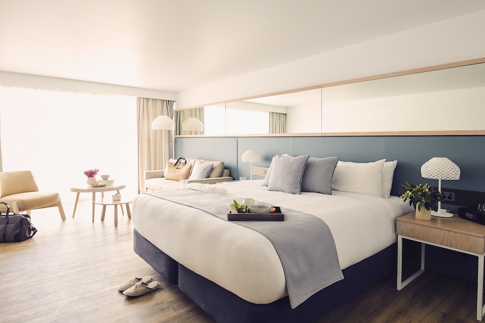 Deluxe Ocean Terrace King - Photo 4