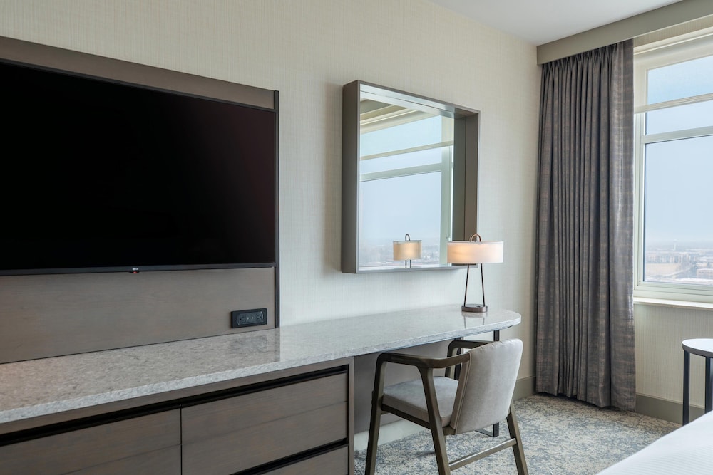 Traditional Room, 1 King Bed (Mobility Accessible, Roll-In Shower) - Photo 3