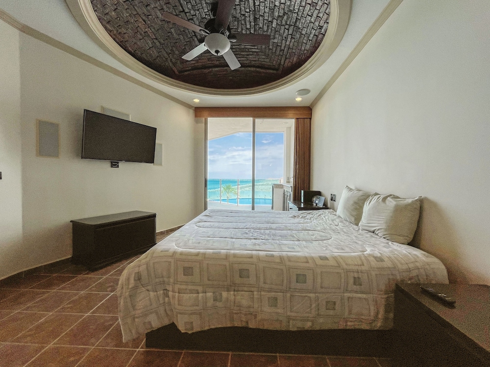 Comfort Condo, 2 Bedrooms, Ocean View