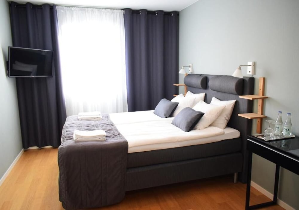 Double or Twin Room with private WC, shared shower