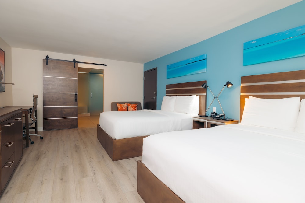 Double Queen Suite - Photo 3