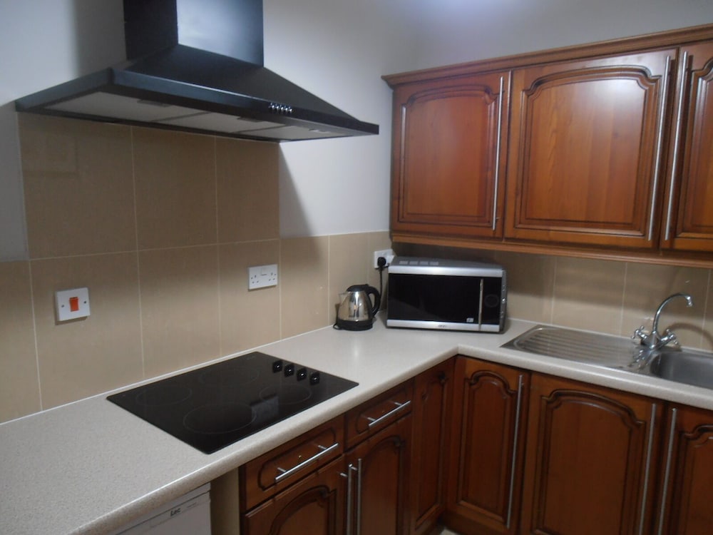 Suite - Photo 11