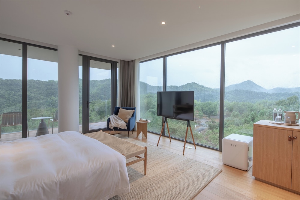 Classic Room, Hill View photo 1