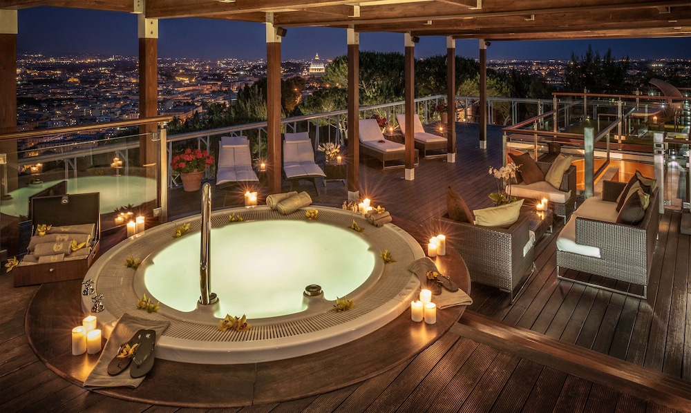 Signature Suite, 1 King Bed (Planetarium Suite, Spa/Lounge Access) thumbnail 5