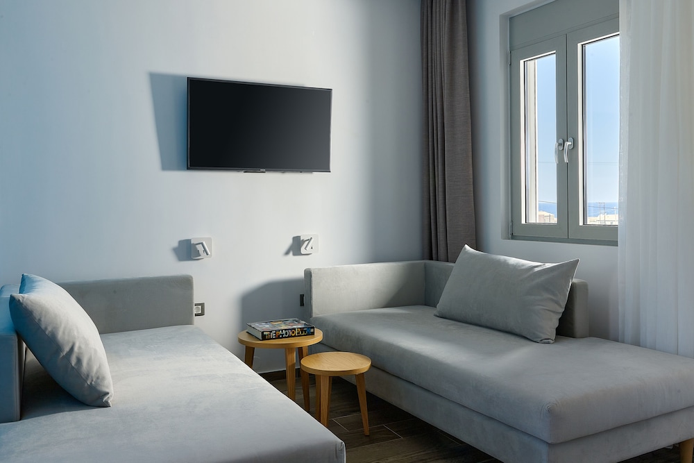 Family Suite with Sea View - Photo 3