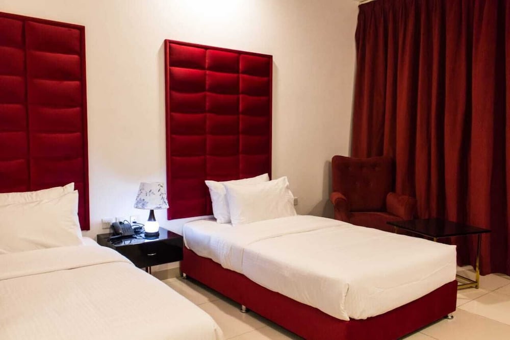 Standard Twin Room, 2 Twin Beds, Smoking, City View - Photo 2