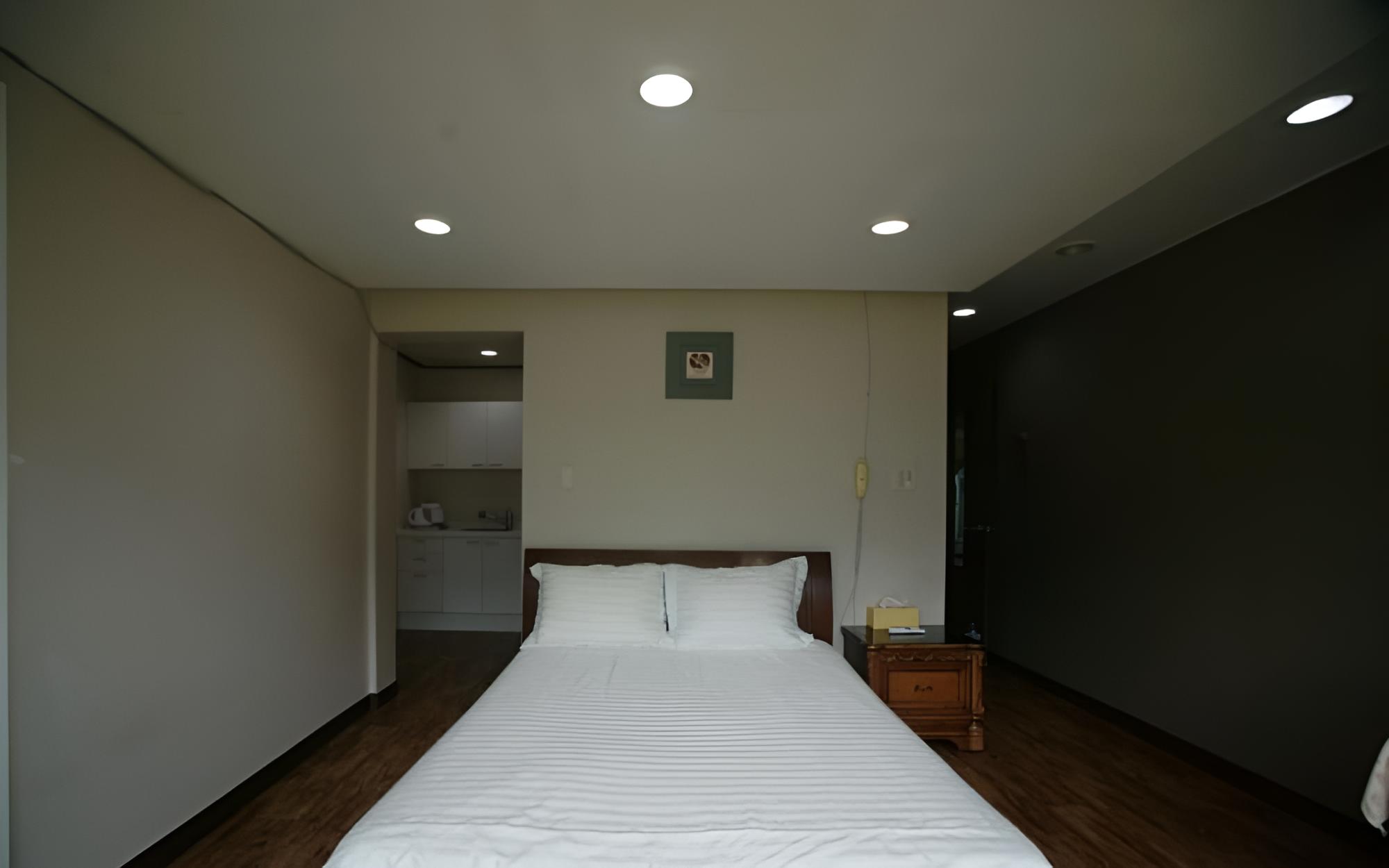Room (Gemini) - Photo 5