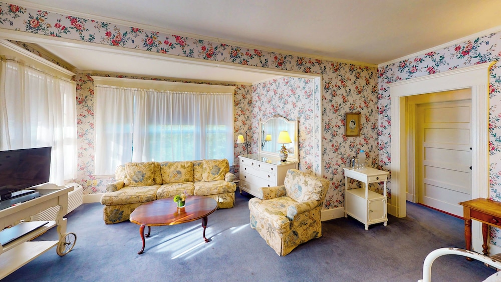 Room (Main Inn Queen)