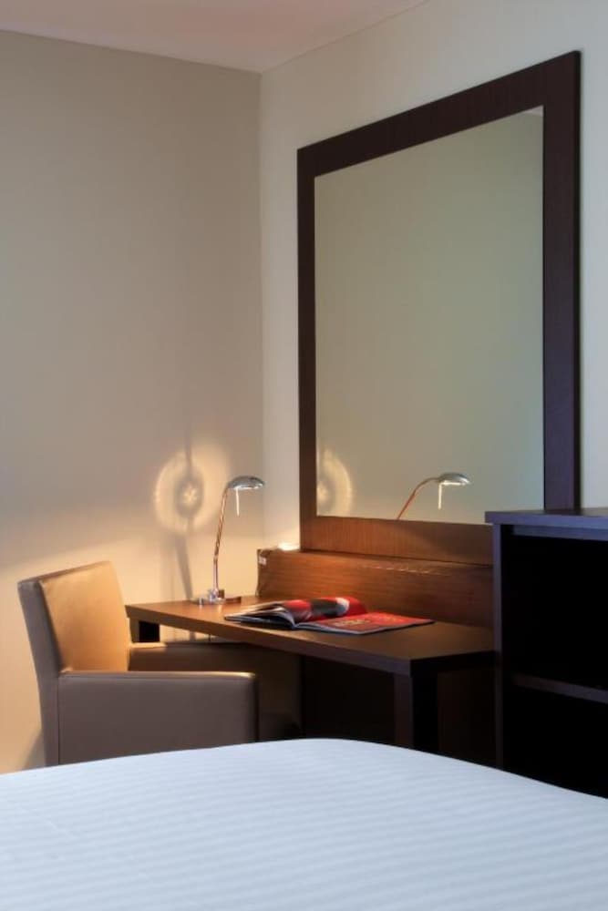 Standard Room, 2 Twin Beds, Non Smoking - Photo 3
