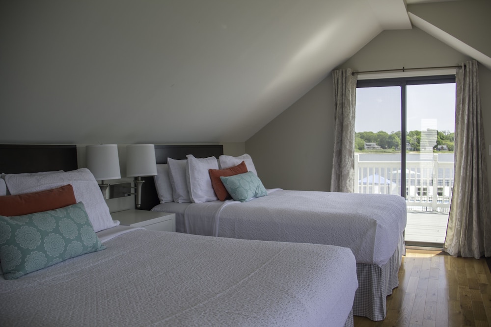 Panoramic Penthouse, 2 Queen Beds, Bay View