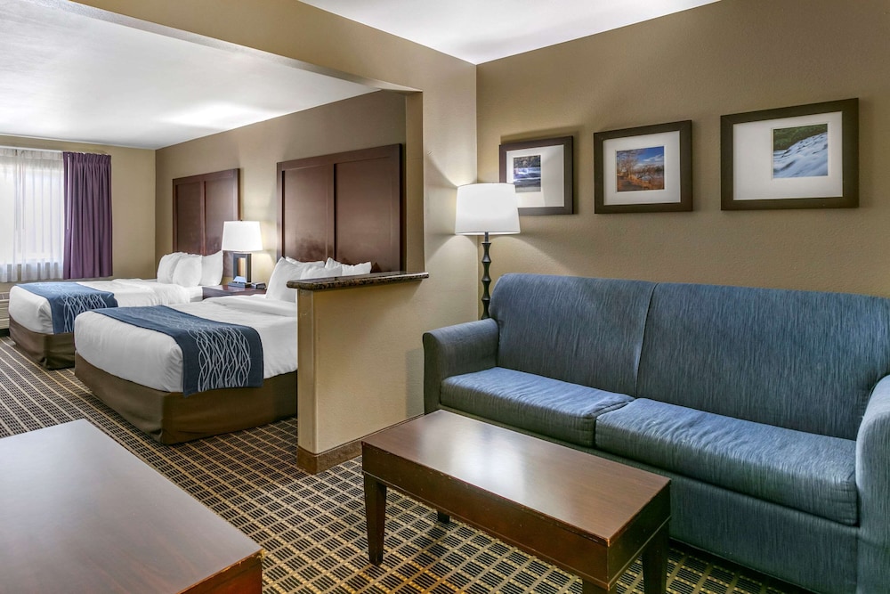 Suite, Multiple Beds, Non Smoking - Photo 9